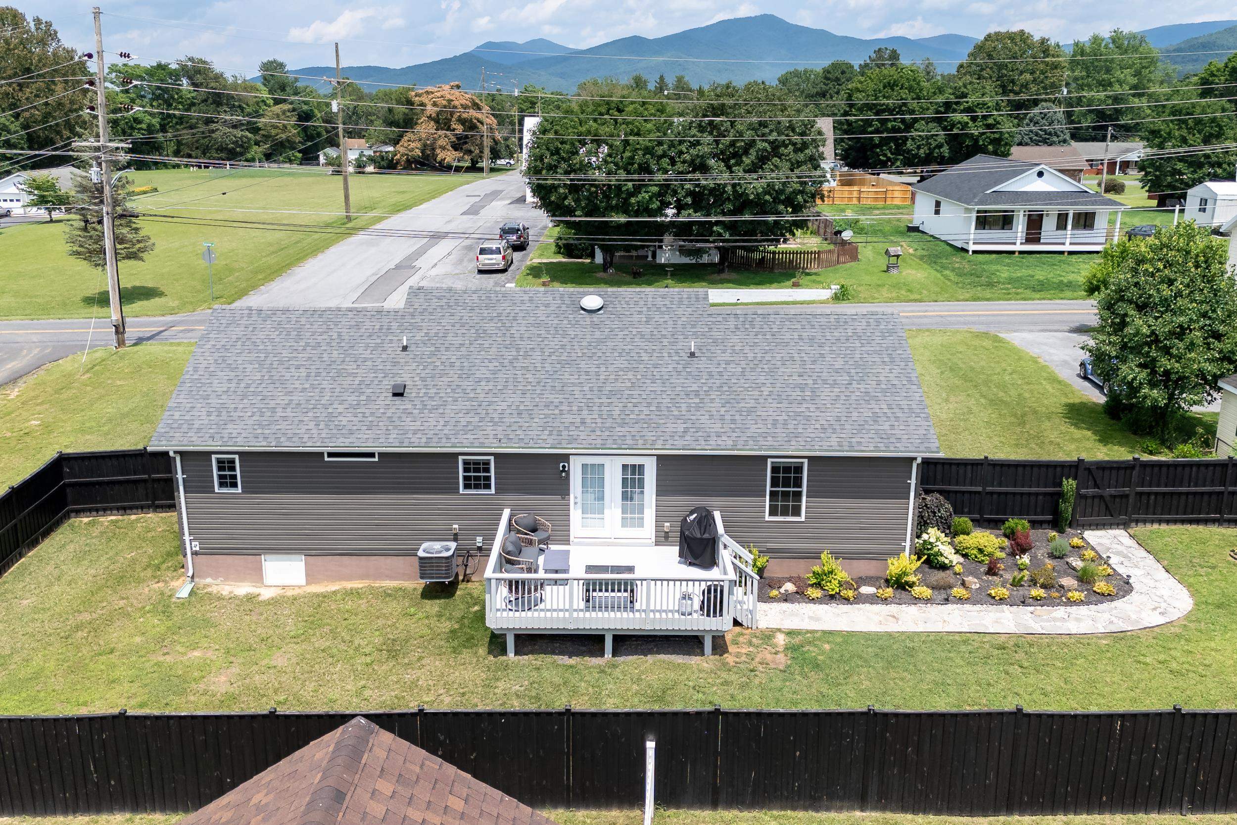 250 FAIRVIEW RD, LURAY, Virginia 22835, 3 Bedrooms Bedrooms, ,2 BathroomsBathrooms,Residential,250 FAIRVIEW RD,666682 MLS # 666682