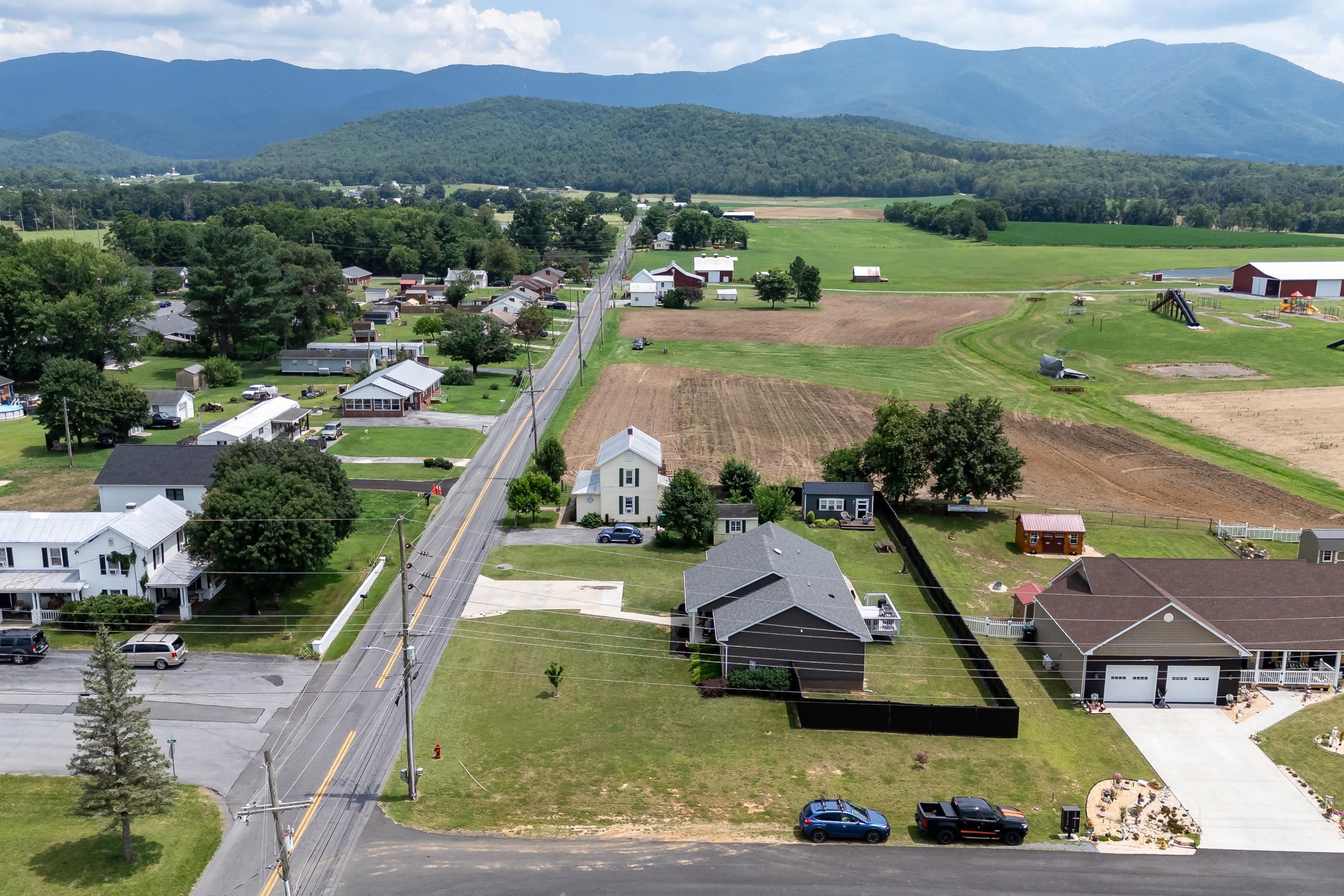 250 FAIRVIEW RD, LURAY, Virginia 22835, 3 Bedrooms Bedrooms, ,2 BathroomsBathrooms,Residential,250 FAIRVIEW RD,666682 MLS # 666682