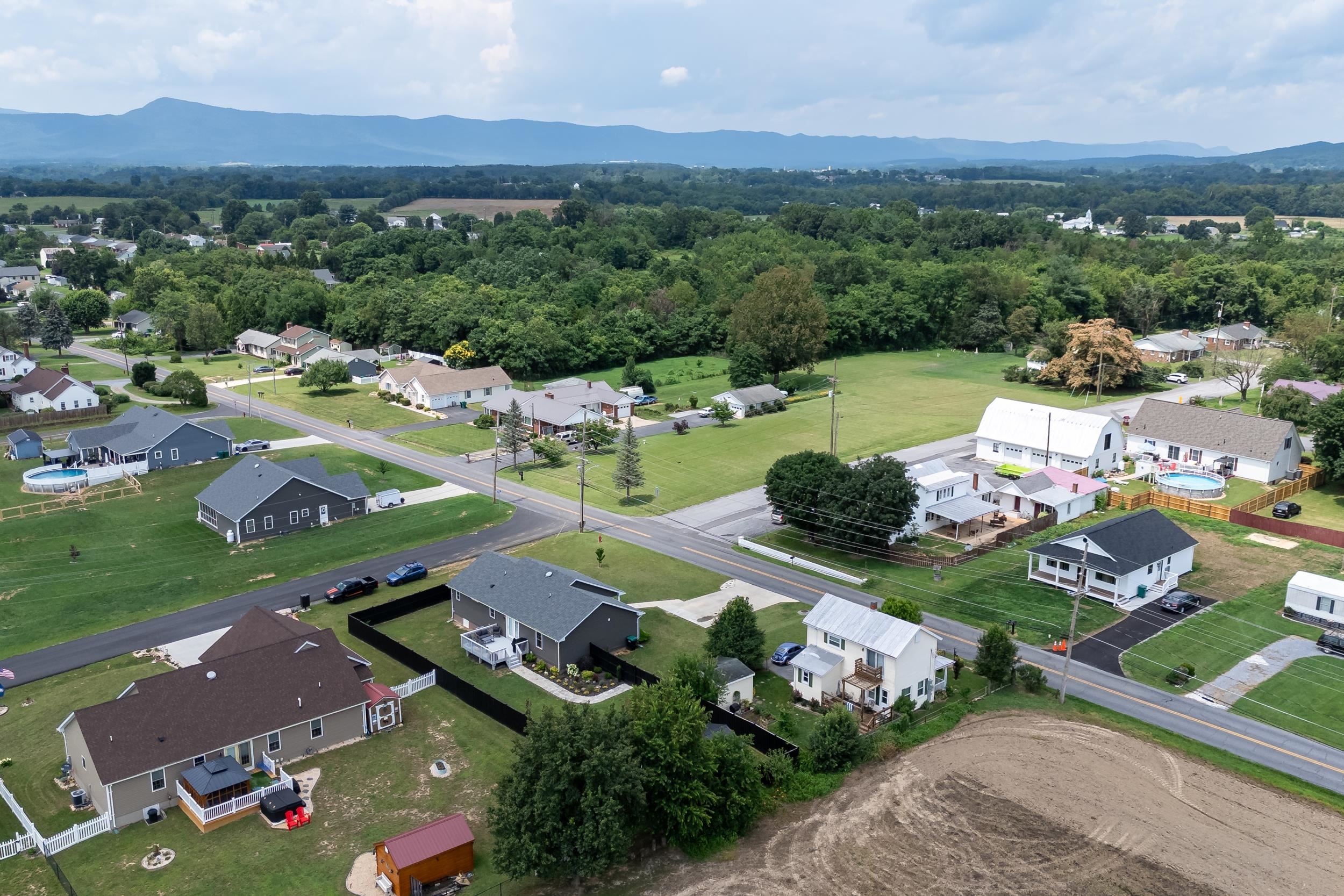 250 FAIRVIEW RD, LURAY, Virginia 22835, 3 Bedrooms Bedrooms, ,2 BathroomsBathrooms,Residential,250 FAIRVIEW RD,666682 MLS # 666682