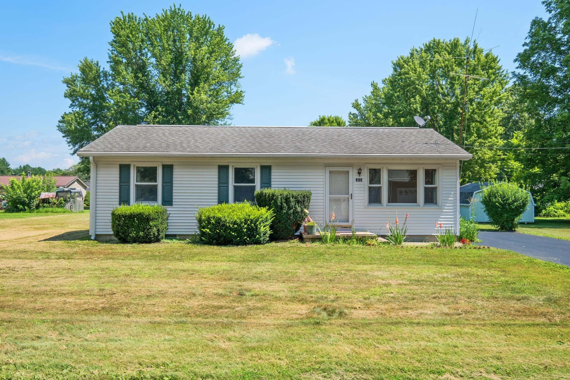 302 17TH ST, GROTTOES, Virginia 24441, 3 Bedrooms Bedrooms, ,1 BathroomBathrooms,Residential,302 17TH ST,666683 MLS # 666683