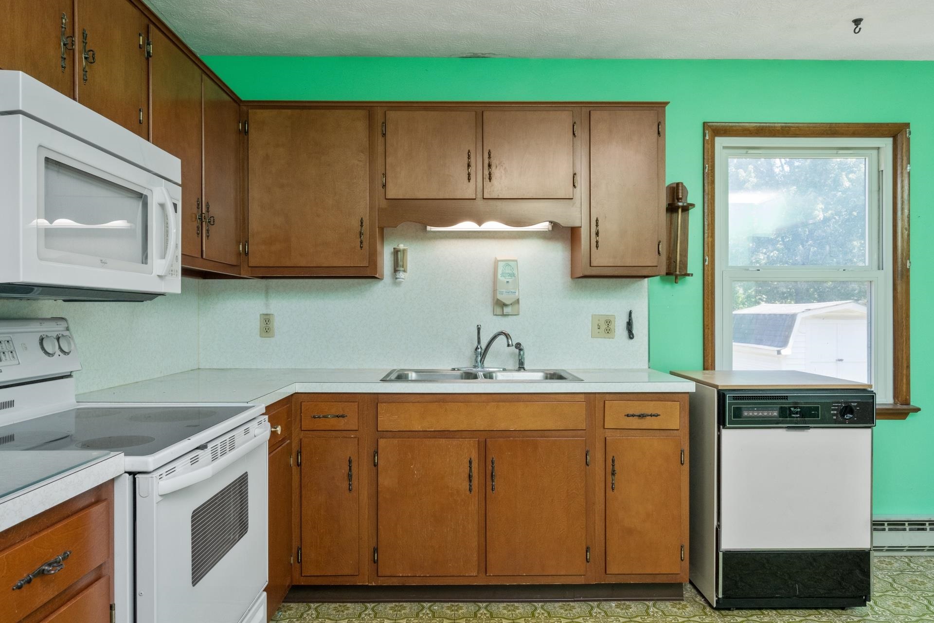 302 17TH ST, GROTTOES, Virginia 24441, 3 Bedrooms Bedrooms, ,1 BathroomBathrooms,Residential,302 17TH ST,666683 MLS # 666683