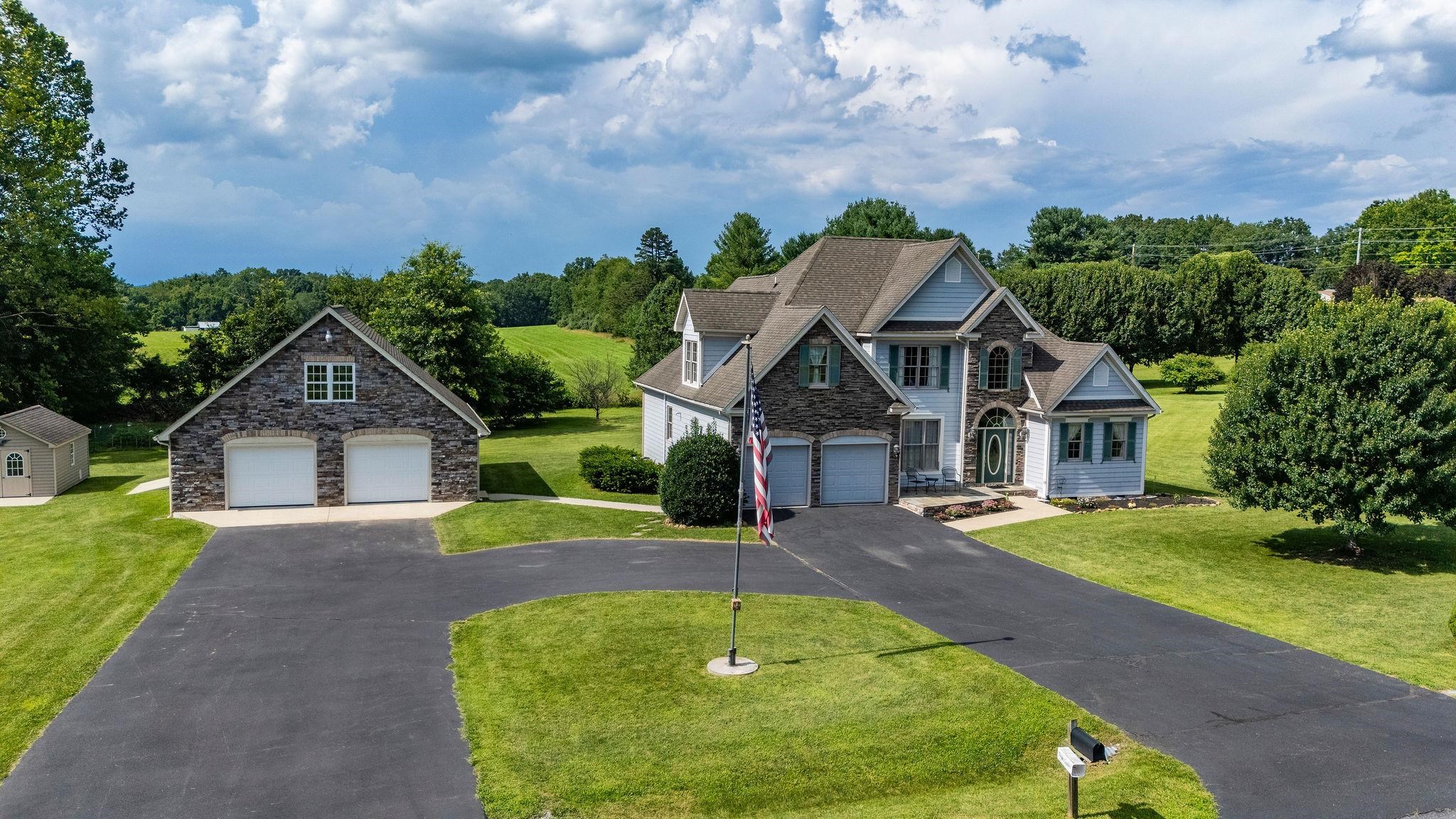 31 HAMPTON DR, STUARTS DRAFT, Virginia 24477, 4 Bedrooms Bedrooms, ,2 BathroomsBathrooms,Residential,31 HAMPTON DR,666686 MLS # 666686