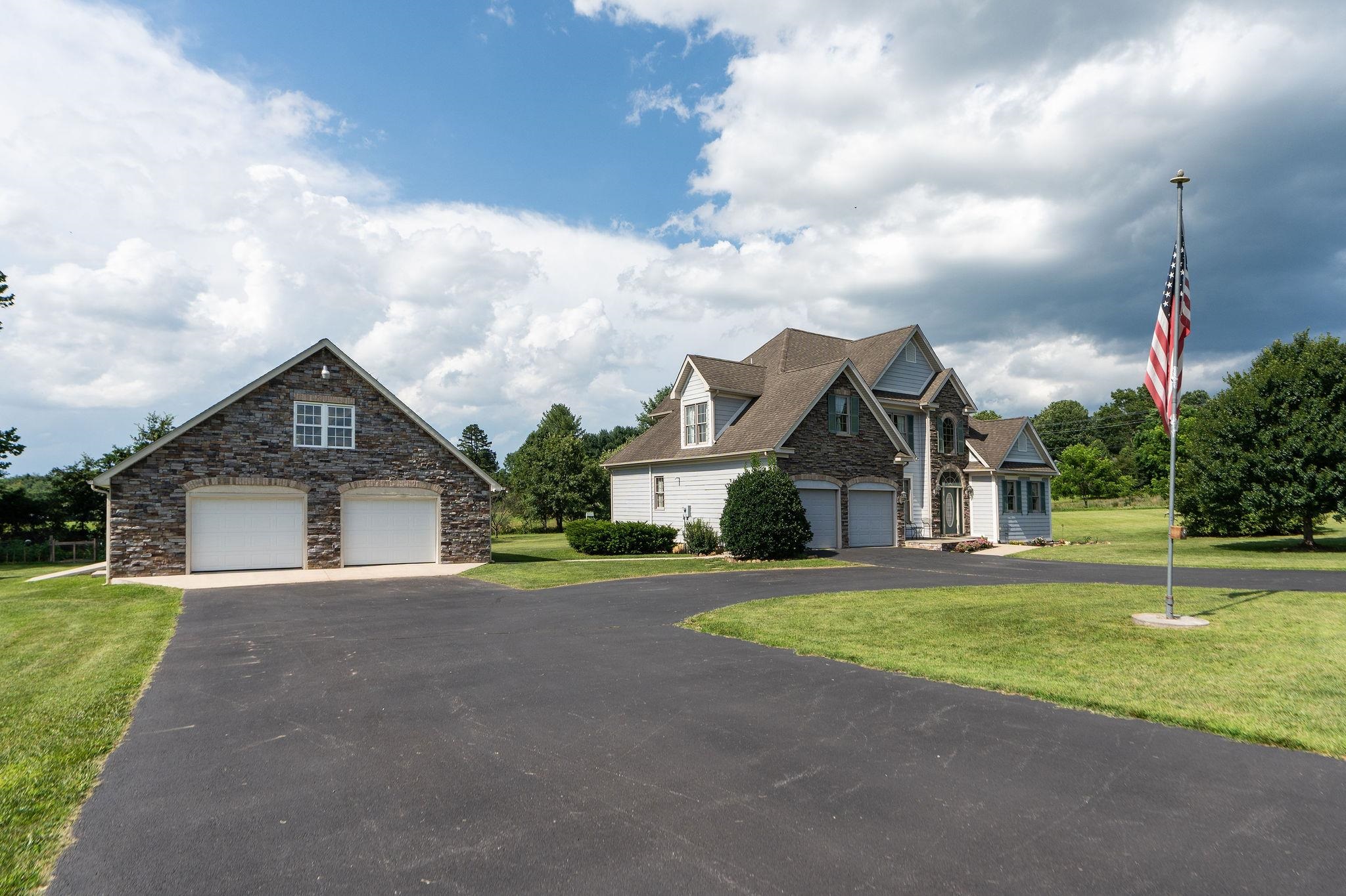 31 HAMPTON DR, STUARTS DRAFT, Virginia 24477, 4 Bedrooms Bedrooms, ,2 BathroomsBathrooms,Residential,31 HAMPTON DR,666686 MLS # 666686
