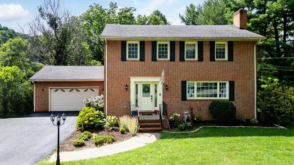 935 GLENWOOD BLVD, WAYNESBORO, Virginia 22980, 4 Bedrooms Bedrooms, ,2 BathroomsBathrooms,Residential,935 GLENWOOD BLVD,666690 MLS # 666690