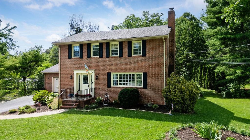 935 GLENWOOD BLVD, WAYNESBORO, Virginia 22980, 4 Bedrooms Bedrooms, ,2 BathroomsBathrooms,Residential,935 GLENWOOD BLVD,666690 MLS # 666690