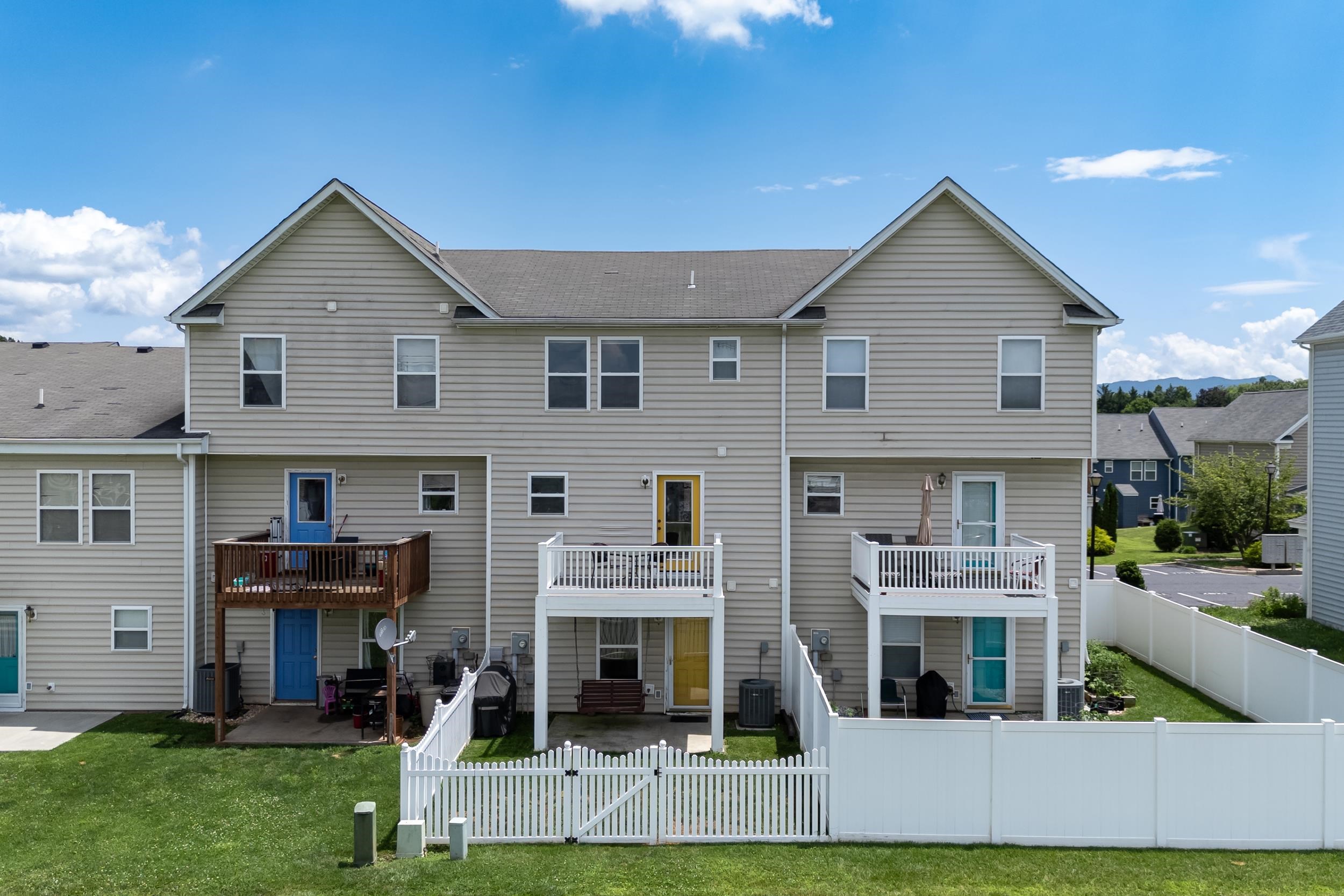 1279 OLD RICHMOND CIR, HARRISONBURG, Virginia 22802, 3 Bedrooms Bedrooms, ,2 BathroomsBathrooms,Residential,1279 OLD RICHMOND CIR,666693 MLS # 666693