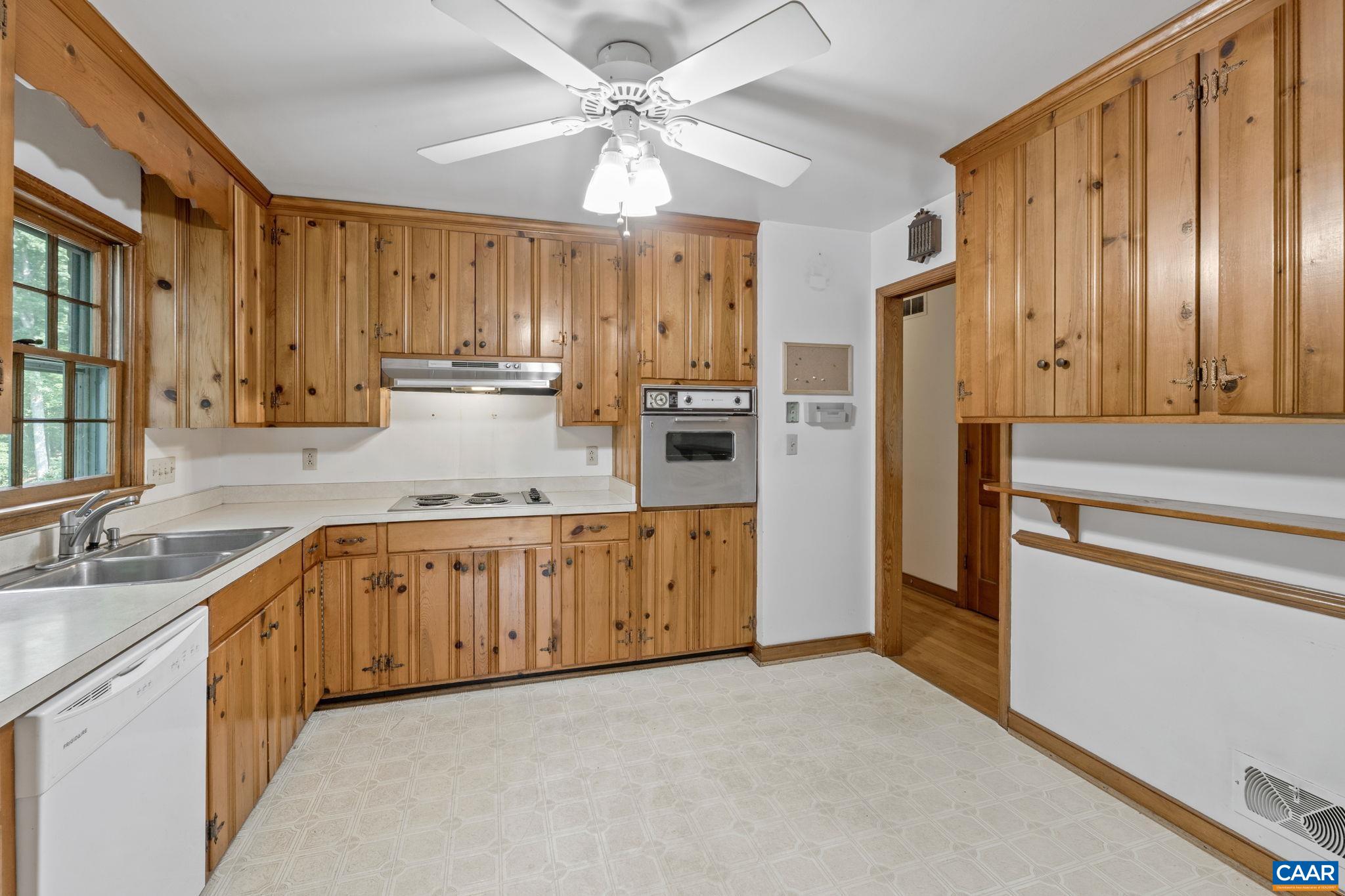 411 WESTMORELAND CT, CHARLOTTESVILLE, Virginia 22901, 4 Bedrooms Bedrooms, ,3 BathroomsBathrooms,Residential,411 WESTMORELAND CT,666696 MLS # 666696