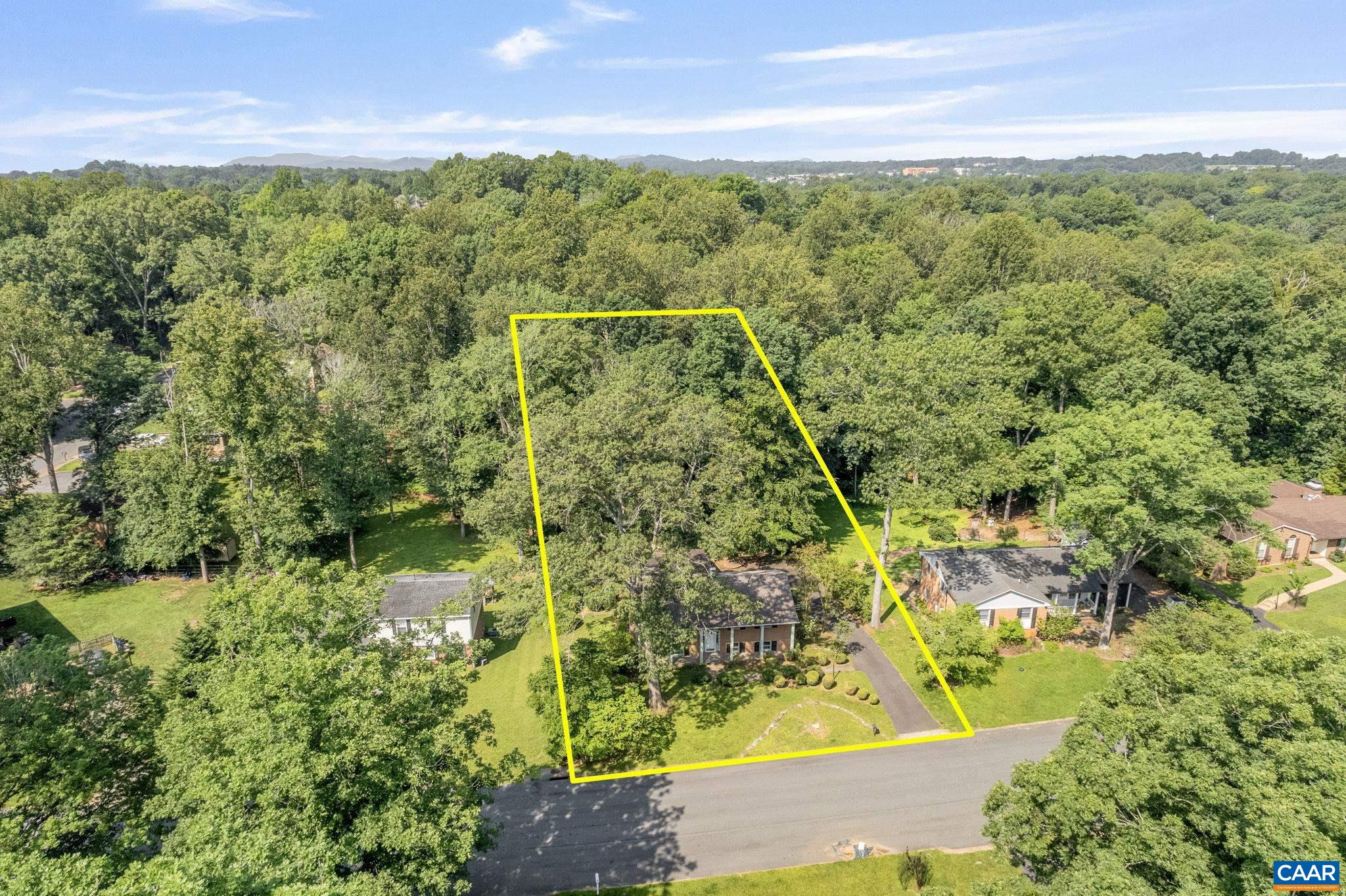 411 WESTMORELAND CT, CHARLOTTESVILLE, Virginia 22901, 4 Bedrooms Bedrooms, ,3 BathroomsBathrooms,Residential,411 WESTMORELAND CT,666696 MLS # 666696