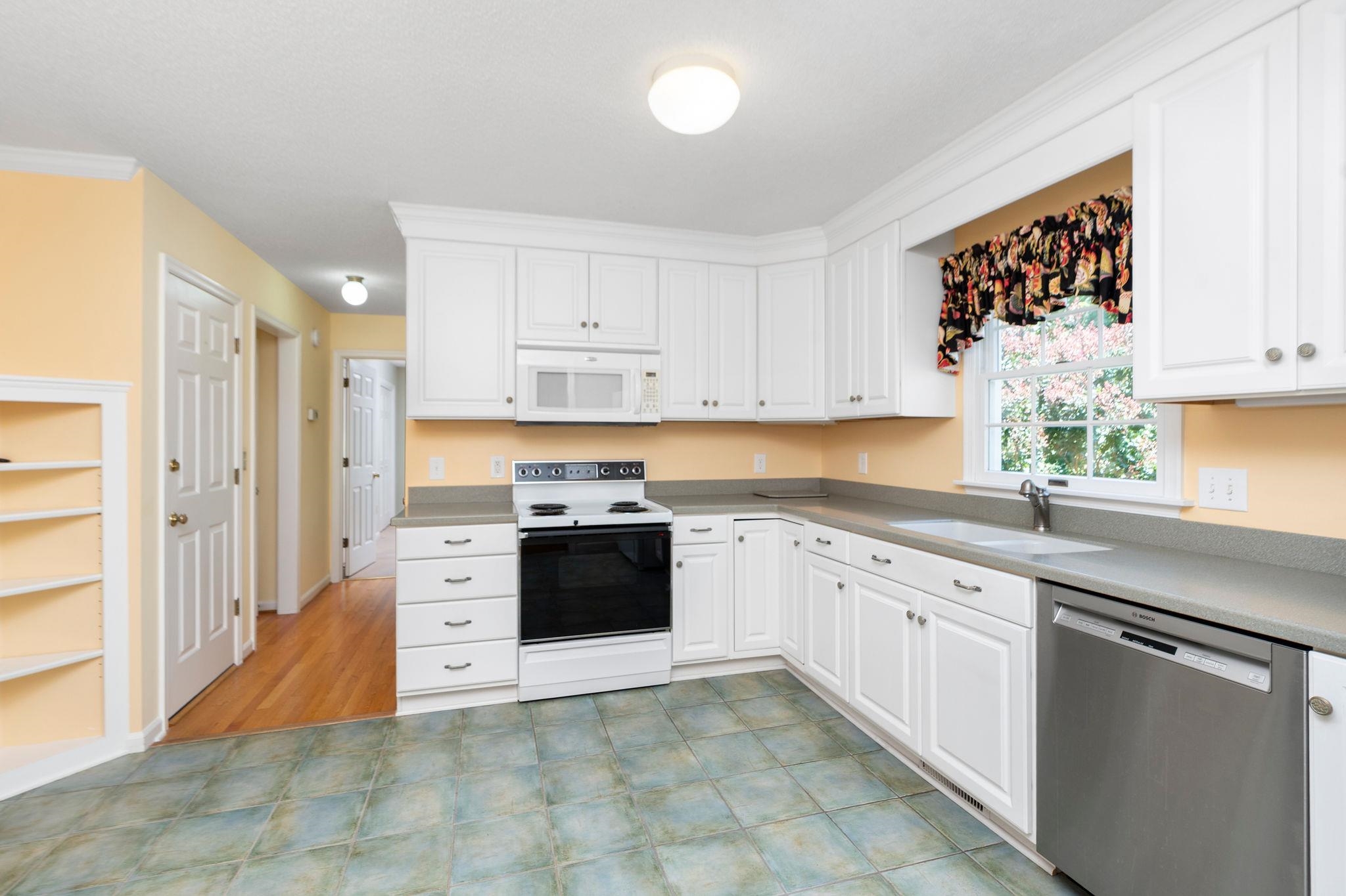 118 SUNSET DR, WAYNESBORO, Virginia 22980, 3 Bedrooms Bedrooms, ,2 BathroomsBathrooms,Residential,118 SUNSET DR,666698 MLS # 666698