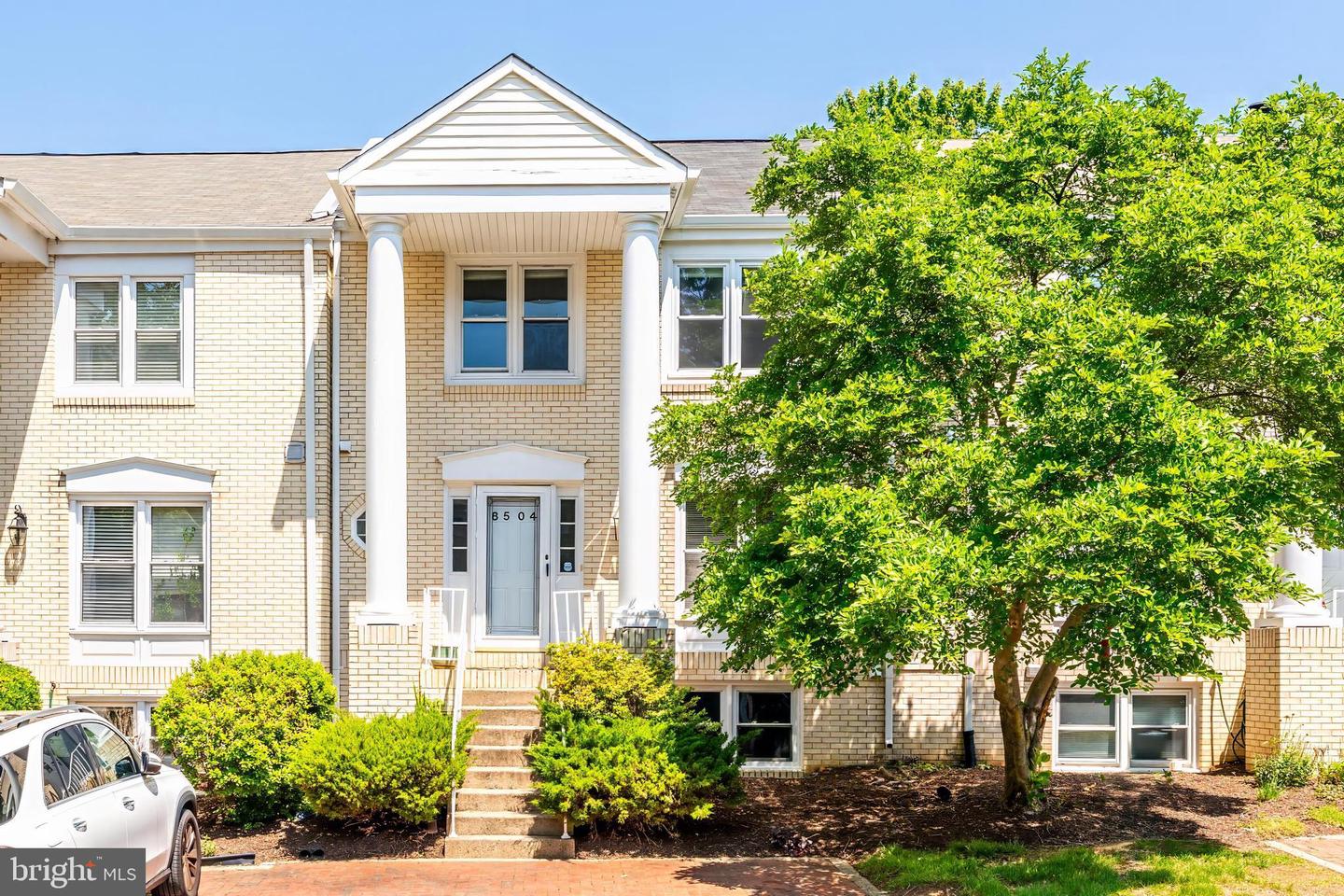 8504 JEFFERSONIAN CT, VIENNA, Virginia 22182, 4 Bedrooms Bedrooms, ,3 BathroomsBathrooms,Residential,For sale,8504 JEFFERSONIAN CT,VAFX2242020 MLS # VAFX2242020