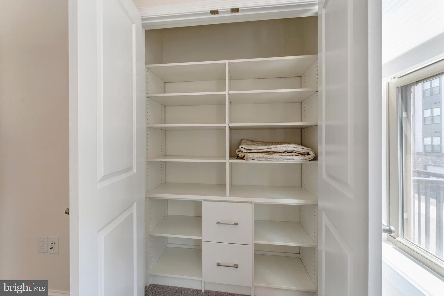 23630 HAVELOCK WALK TER #205, ASHBURN, Virginia 20148, 2 Bedrooms Bedrooms, ,2 BathroomsBathrooms,Residential,For sale,23630 HAVELOCK WALK TER #205,VALO2099060 MLS # VALO2099060