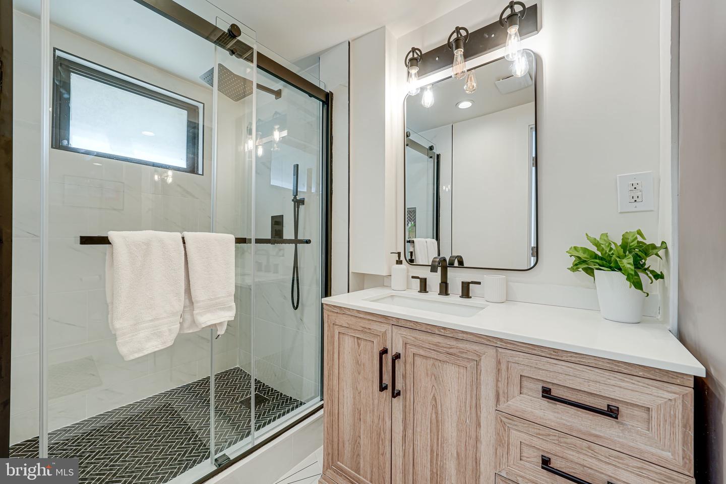 3662 VACATION LN, ARLINGTON, Virginia 22207, 5 Bedrooms Bedrooms, ,2 BathroomsBathrooms,Residential,For sale,3662 VACATION LN,VAAR2059136 MLS # VAAR2059136
