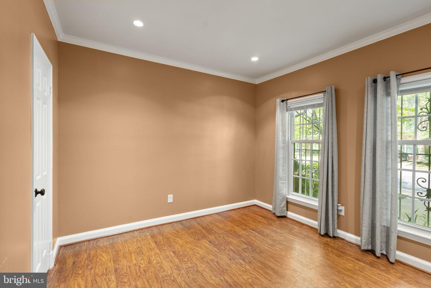 2345 S ROLFE ST S, ARLINGTON, Virginia 22202, 4 Bedrooms Bedrooms, ,3 BathroomsBathrooms,Residential,For sale,2345 S ROLFE ST S,VAAR2059904 MLS # VAAR2059904