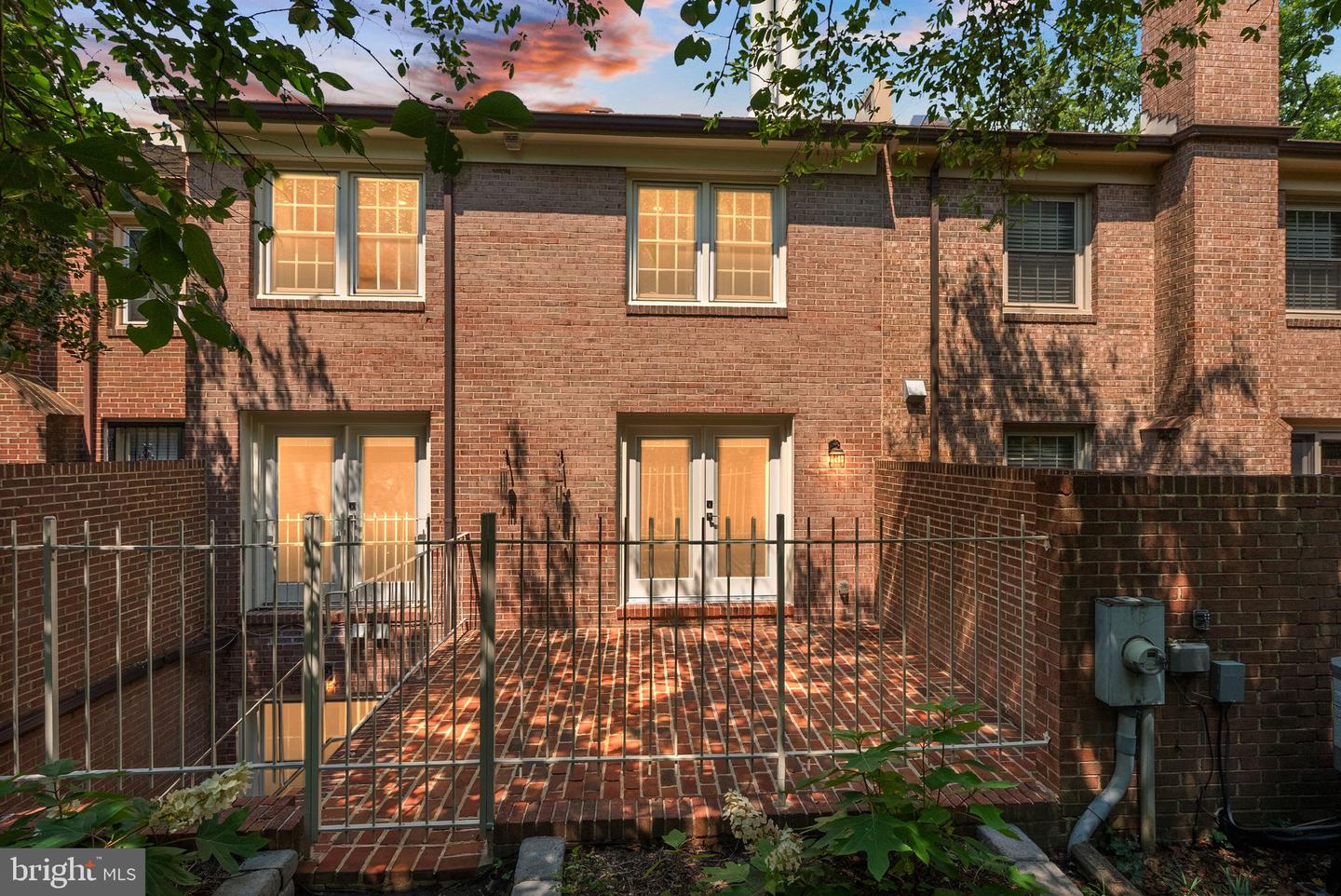 2345 S ROLFE ST S, ARLINGTON, Virginia 22202, 4 Bedrooms Bedrooms, ,3 BathroomsBathrooms,Residential,For sale,2345 S ROLFE ST S,VAAR2059904 MLS # VAAR2059904
