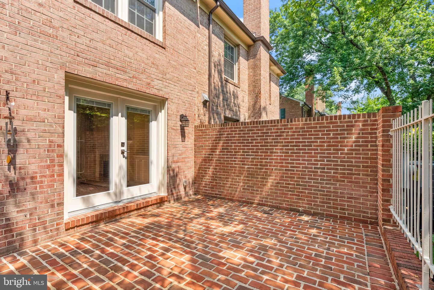 2345 S ROLFE ST S, ARLINGTON, Virginia 22202, 4 Bedrooms Bedrooms, ,3 BathroomsBathrooms,Residential,For sale,2345 S ROLFE ST S,VAAR2059904 MLS # VAAR2059904