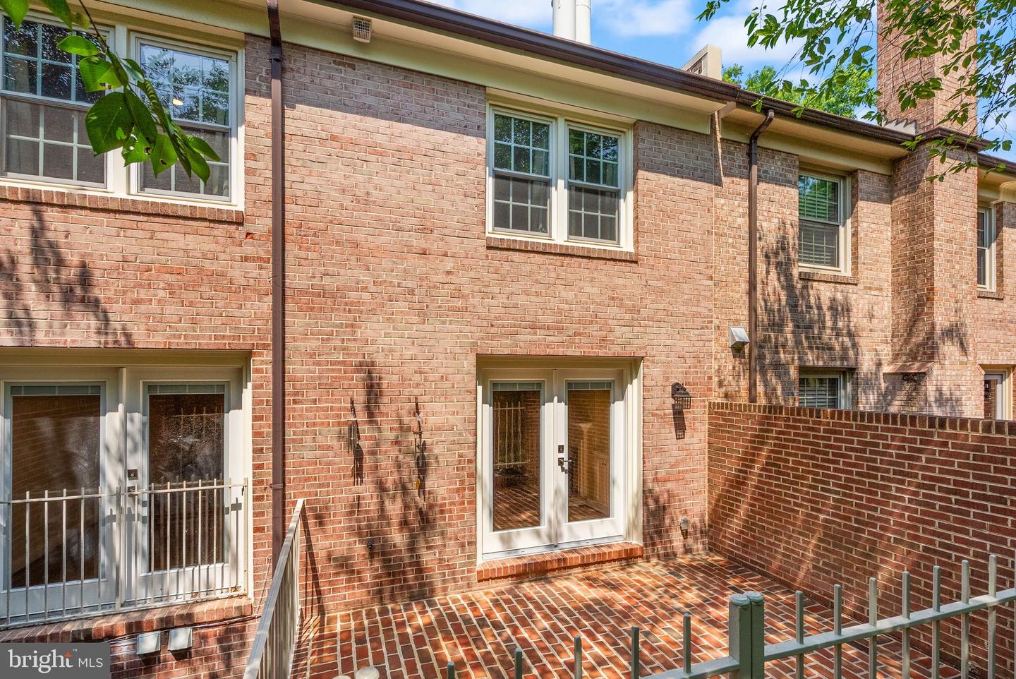 2345 S ROLFE ST S, ARLINGTON, Virginia 22202, 4 Bedrooms Bedrooms, ,3 BathroomsBathrooms,Residential,For sale,2345 S ROLFE ST S,VAAR2059904 MLS # VAAR2059904