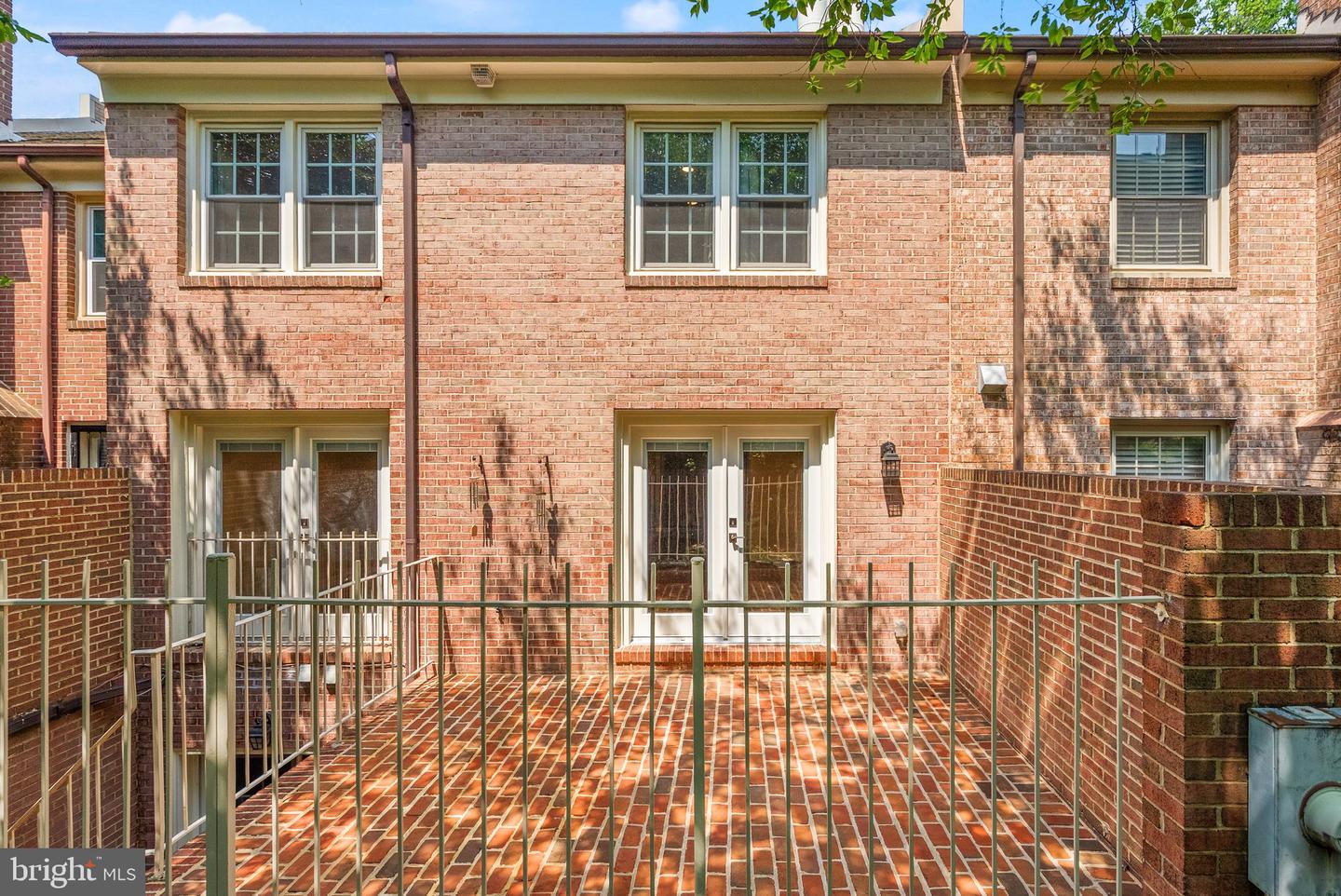 2345 S ROLFE ST S, ARLINGTON, Virginia 22202, 4 Bedrooms Bedrooms, ,3 BathroomsBathrooms,Residential,For sale,2345 S ROLFE ST S,VAAR2059904 MLS # VAAR2059904