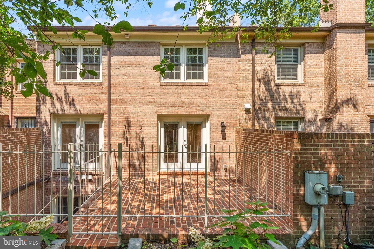 2345 S ROLFE ST S, ARLINGTON, Virginia 22202, 4 Bedrooms Bedrooms, ,3 BathroomsBathrooms,Residential,For sale,2345 S ROLFE ST S,VAAR2059904 MLS # VAAR2059904