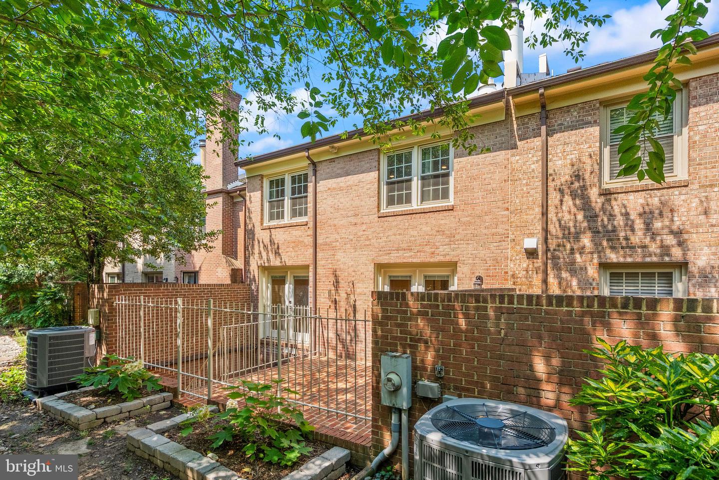 2345 S ROLFE ST S, ARLINGTON, Virginia 22202, 4 Bedrooms Bedrooms, ,3 BathroomsBathrooms,Residential,For sale,2345 S ROLFE ST S,VAAR2059904 MLS # VAAR2059904