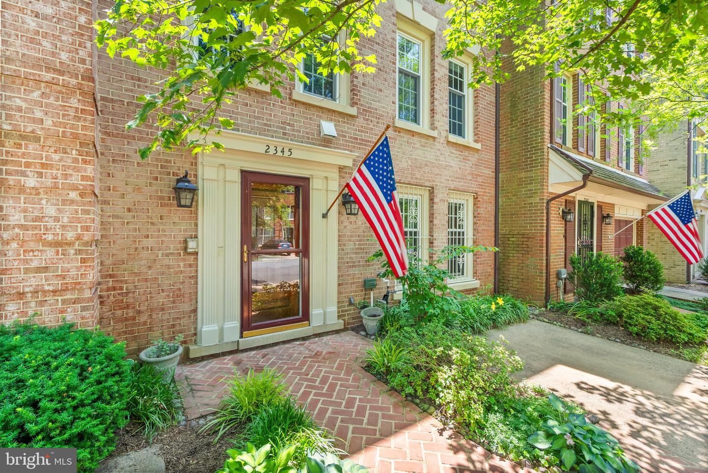 2345 S ROLFE ST S, ARLINGTON, Virginia 22202, 4 Bedrooms Bedrooms, ,3 BathroomsBathrooms,Residential,For sale,2345 S ROLFE ST S,VAAR2059904 MLS # VAAR2059904