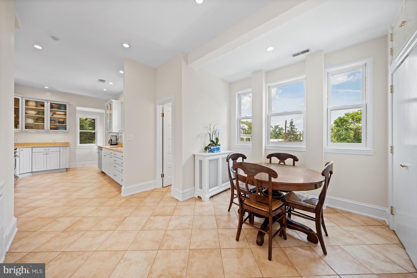 3031 NEWARK ST NW, WASHINGTON, District Of Columbia 20008, 5 Bedrooms Bedrooms, ,4 BathroomsBathrooms,Residential,For sale,3031 NEWARK ST NW,DCDC2208264 MLS # DCDC2208264