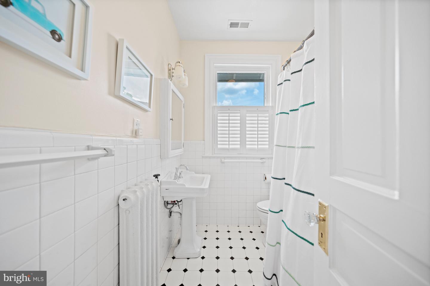 3031 NEWARK ST NW, WASHINGTON, District Of Columbia 20008, 5 Bedrooms Bedrooms, ,4 BathroomsBathrooms,Residential,For sale,3031 NEWARK ST NW,DCDC2208264 MLS # DCDC2208264