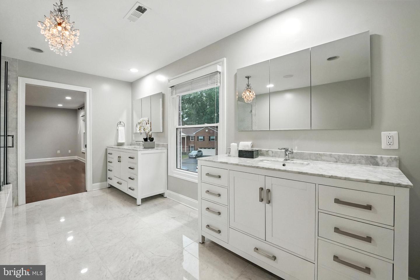 6603 BRIAR HILL CT, MCLEAN, Virginia 22101, 5 Bedrooms Bedrooms, ,5 BathroomsBathrooms,Residential,For sale,6603 BRIAR HILL CT,VAFX2252536 MLS # VAFX2252536