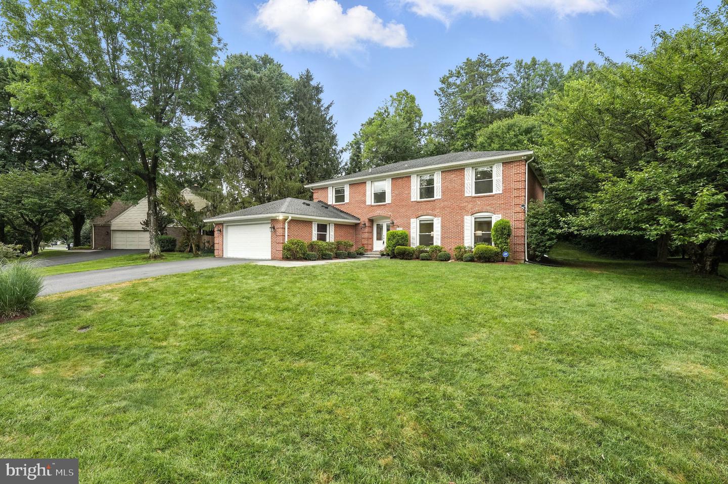 6603 BRIAR HILL CT, MCLEAN, Virginia 22101, 5 Bedrooms Bedrooms, ,5 BathroomsBathrooms,Residential,For sale,6603 BRIAR HILL CT,VAFX2252536 MLS # VAFX2252536
