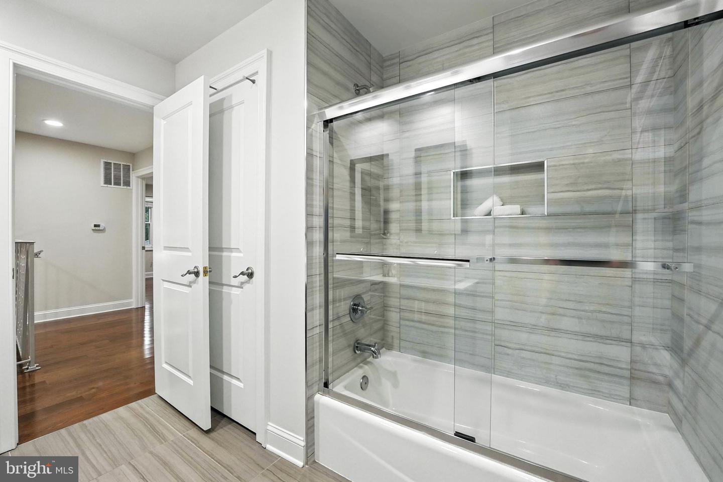 6603 BRIAR HILL CT, MCLEAN, Virginia 22101, 5 Bedrooms Bedrooms, ,5 BathroomsBathrooms,Residential,For sale,6603 BRIAR HILL CT,VAFX2252536 MLS # VAFX2252536