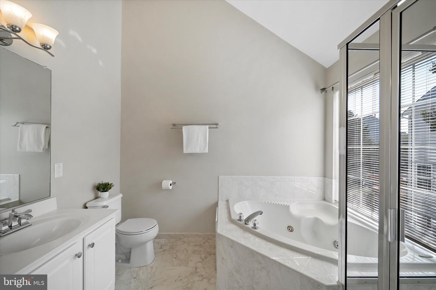 42860 GOLF VIEW DR, CHANTILLY, Virginia 20152, 3 Bedrooms Bedrooms, ,3 BathroomsBathrooms,Residential,For sale,42860 GOLF VIEW DR,VALO2100812 MLS # VALO2100812