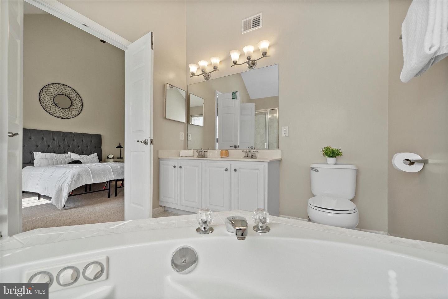 42860 GOLF VIEW DR, CHANTILLY, Virginia 20152, 3 Bedrooms Bedrooms, ,3 BathroomsBathrooms,Residential,For sale,42860 GOLF VIEW DR,VALO2100812 MLS # VALO2100812