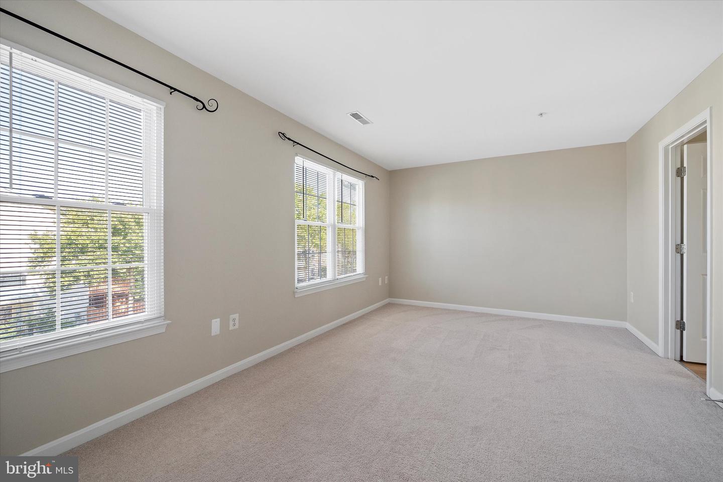 42860 GOLF VIEW DR, CHANTILLY, Virginia 20152, 3 Bedrooms Bedrooms, ,3 BathroomsBathrooms,Residential,For sale,42860 GOLF VIEW DR,VALO2100812 MLS # VALO2100812