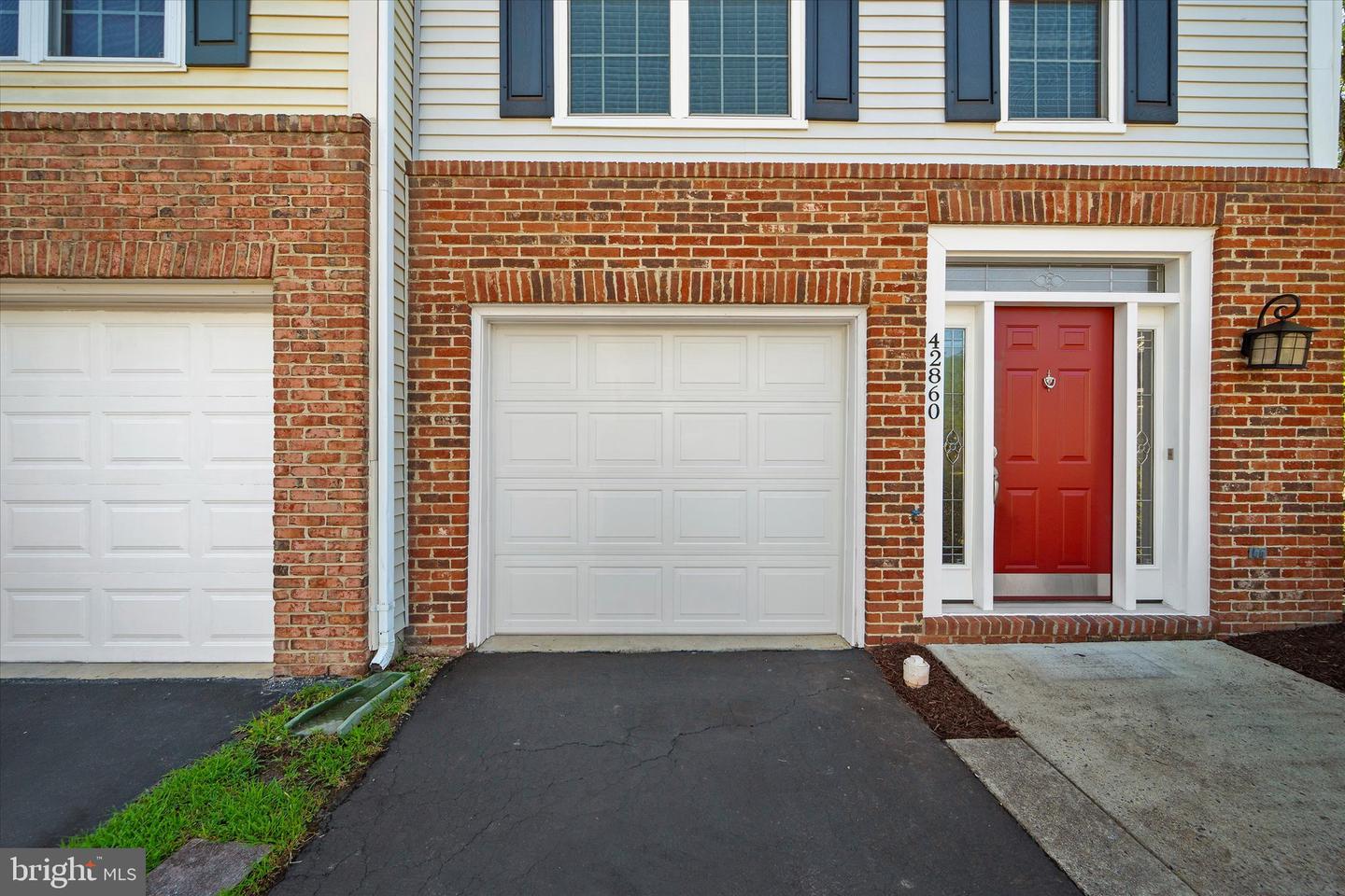 42860 GOLF VIEW DR, CHANTILLY, Virginia 20152, 3 Bedrooms Bedrooms, ,3 BathroomsBathrooms,Residential,For sale,42860 GOLF VIEW DR,VALO2100812 MLS # VALO2100812