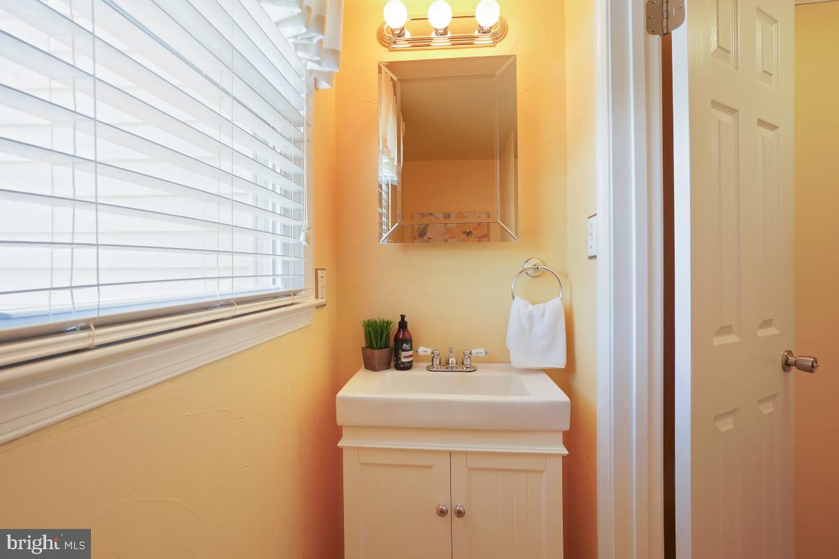 8940 TARRAGON CT, MANASSAS, Virginia 20110, 3 Bedrooms Bedrooms, ,2 BathroomsBathrooms,Residential,For sale,8940 TARRAGON CT,VAMN2008602 MLS # VAMN2008602