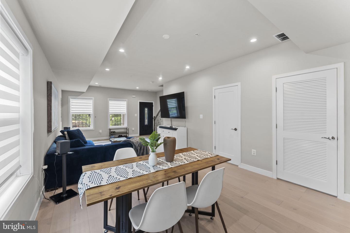 4008 9TH ST SE, WASHINGTON, District Of Columbia 20032, 4 Bedrooms Bedrooms, ,4 BathroomsBathrooms,Residential,For sale,4008 9TH ST SE,DCDC2208502 MLS # DCDC2208502