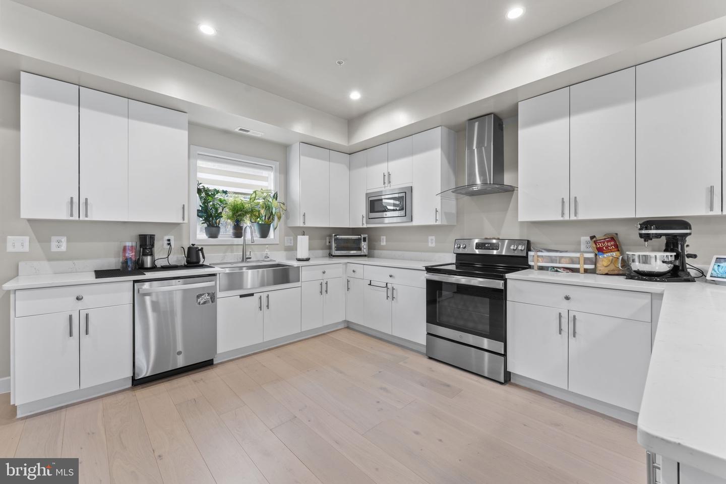 4008 9TH ST SE, WASHINGTON, District Of Columbia 20032, 4 Bedrooms Bedrooms, ,4 BathroomsBathrooms,Residential,For sale,4008 9TH ST SE,DCDC2208502 MLS # DCDC2208502
