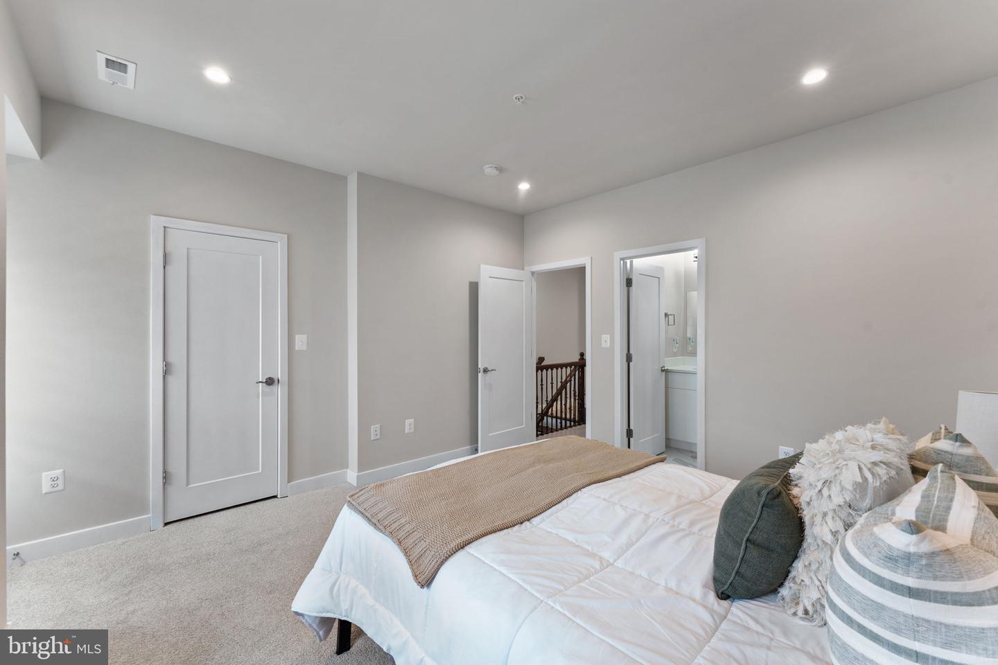 4008 9TH ST SE, WASHINGTON, District Of Columbia 20032, 4 Bedrooms Bedrooms, ,4 BathroomsBathrooms,Residential,For sale,4008 9TH ST SE,DCDC2208502 MLS # DCDC2208502