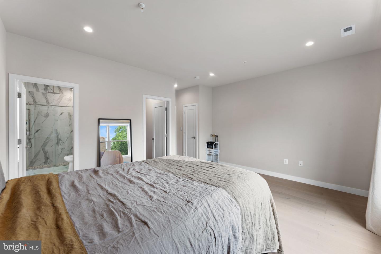 4008 9TH ST SE, WASHINGTON, District Of Columbia 20032, 4 Bedrooms Bedrooms, ,4 BathroomsBathrooms,Residential,For sale,4008 9TH ST SE,DCDC2208502 MLS # DCDC2208502