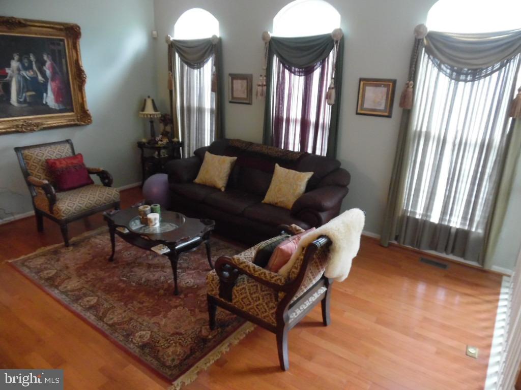 20597 GLENMERE SQ, STERLING, Virginia 20165, 3 Bedrooms Bedrooms, ,3 BathroomsBathrooms,Residential,For sale,20597 GLENMERE SQ,VALO2100894 MLS # VALO2100894