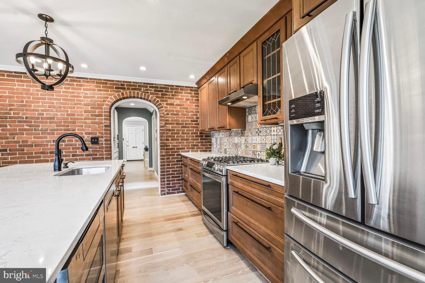6111 WASHINGTON BLVD, ARLINGTON, Virginia 22205, 5 Bedrooms Bedrooms, ,2 BathroomsBathrooms,Residential,For sale,6111 WASHINGTON BLVD,VAAR2060062 MLS # VAAR2060062