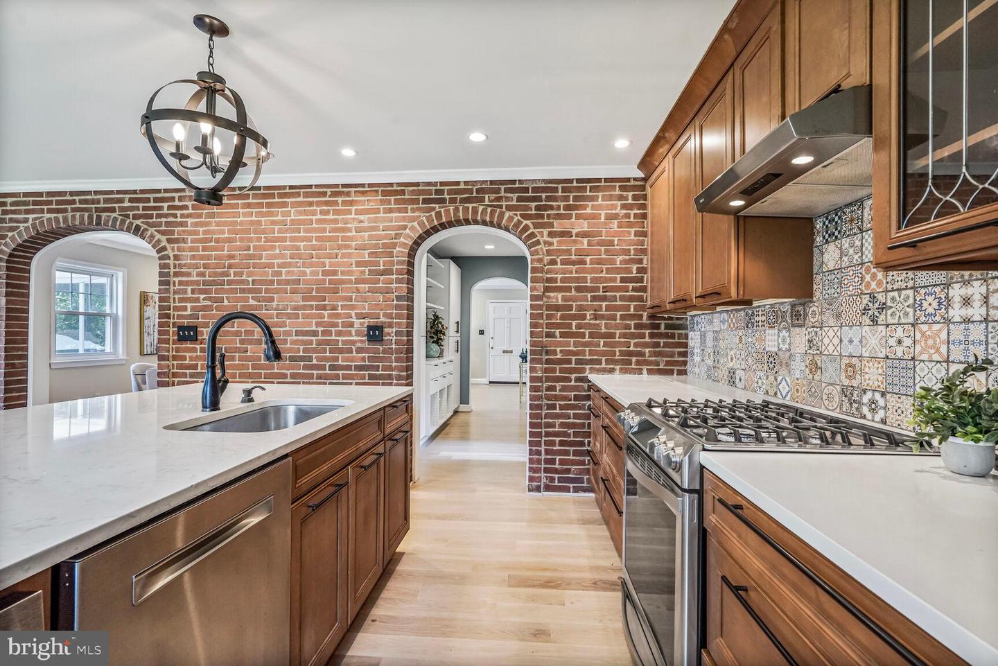 6111 WASHINGTON BLVD, ARLINGTON, Virginia 22205, 5 Bedrooms Bedrooms, ,2 BathroomsBathrooms,Residential,For sale,6111 WASHINGTON BLVD,VAAR2060062 MLS # VAAR2060062