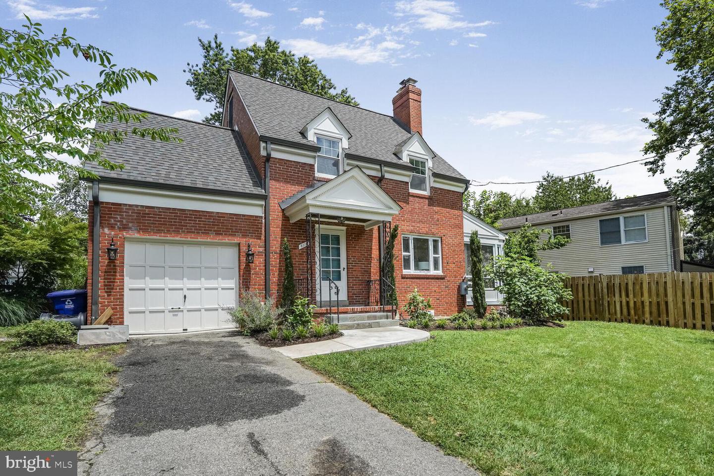6111 WASHINGTON BLVD, ARLINGTON, Virginia 22205, 5 Bedrooms Bedrooms, ,2 BathroomsBathrooms,Residential,For sale,6111 WASHINGTON BLVD,VAAR2060062 MLS # VAAR2060062
