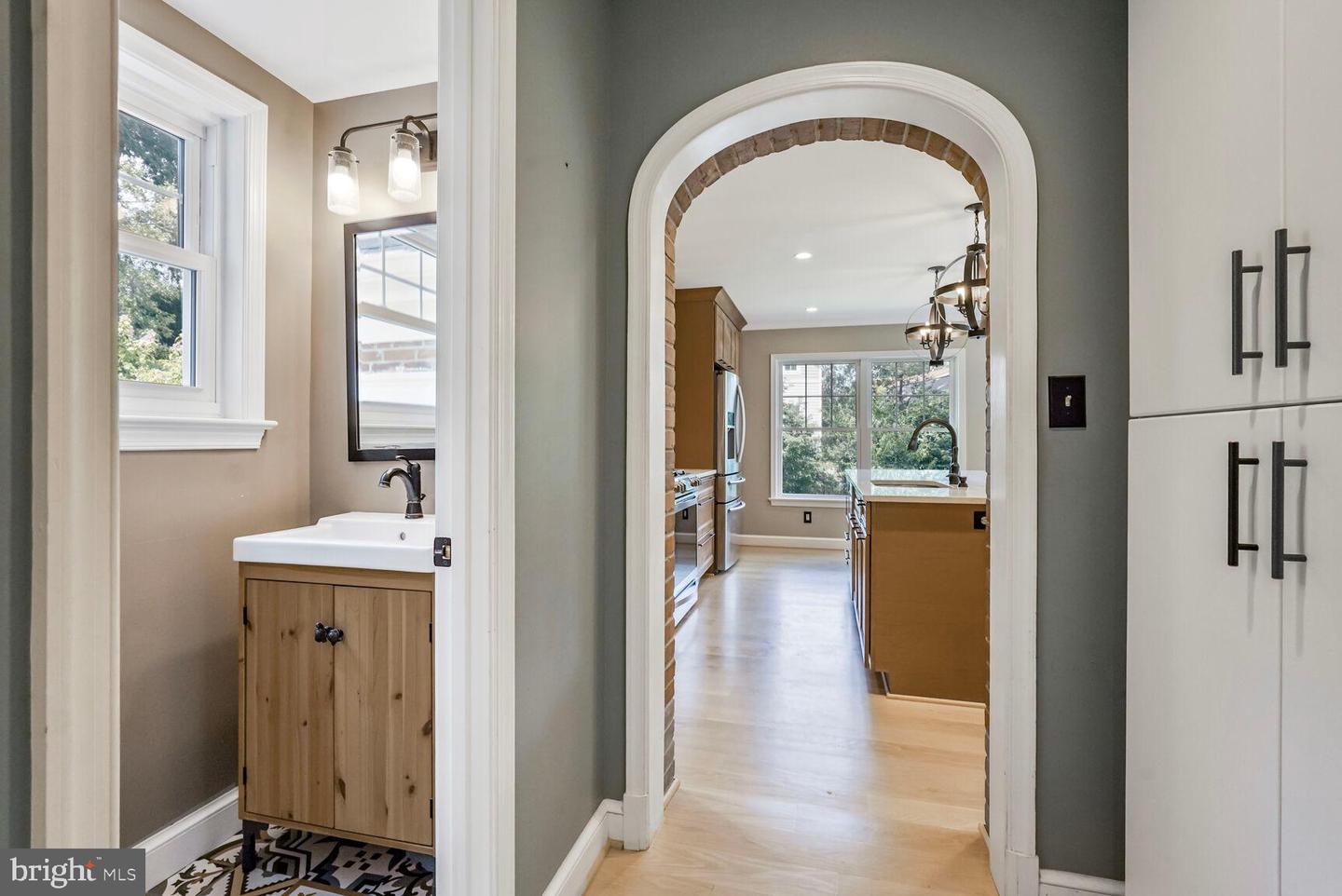 6111 WASHINGTON BLVD, ARLINGTON, Virginia 22205, 5 Bedrooms Bedrooms, ,2 BathroomsBathrooms,Residential,For sale,6111 WASHINGTON BLVD,VAAR2060062 MLS # VAAR2060062