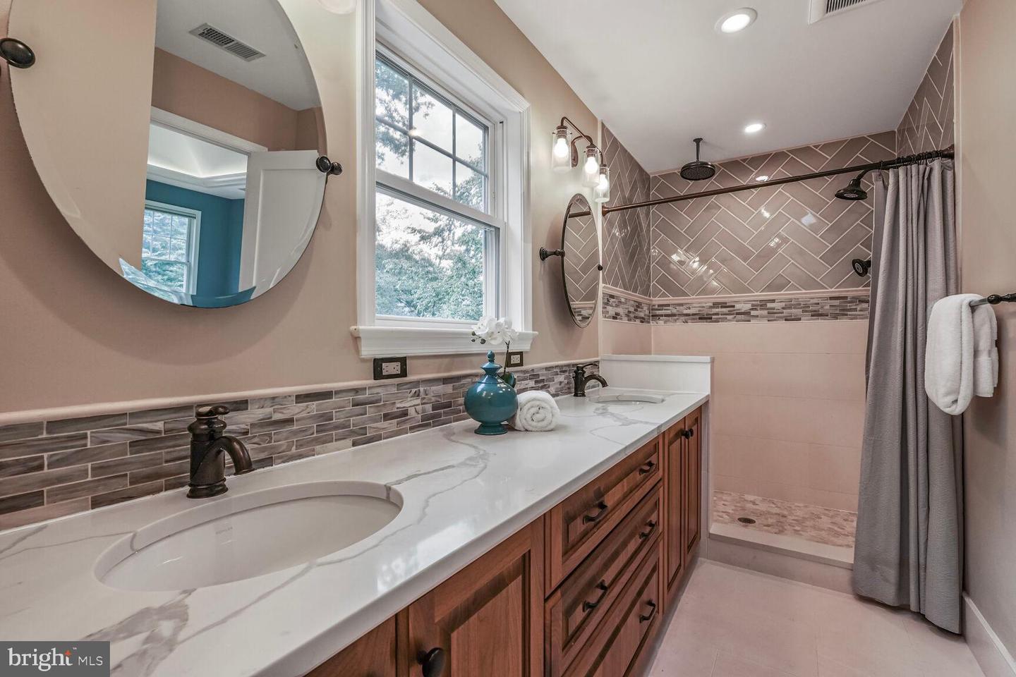 6111 WASHINGTON BLVD, ARLINGTON, Virginia 22205, 5 Bedrooms Bedrooms, ,2 BathroomsBathrooms,Residential,For sale,6111 WASHINGTON BLVD,VAAR2060062 MLS # VAAR2060062