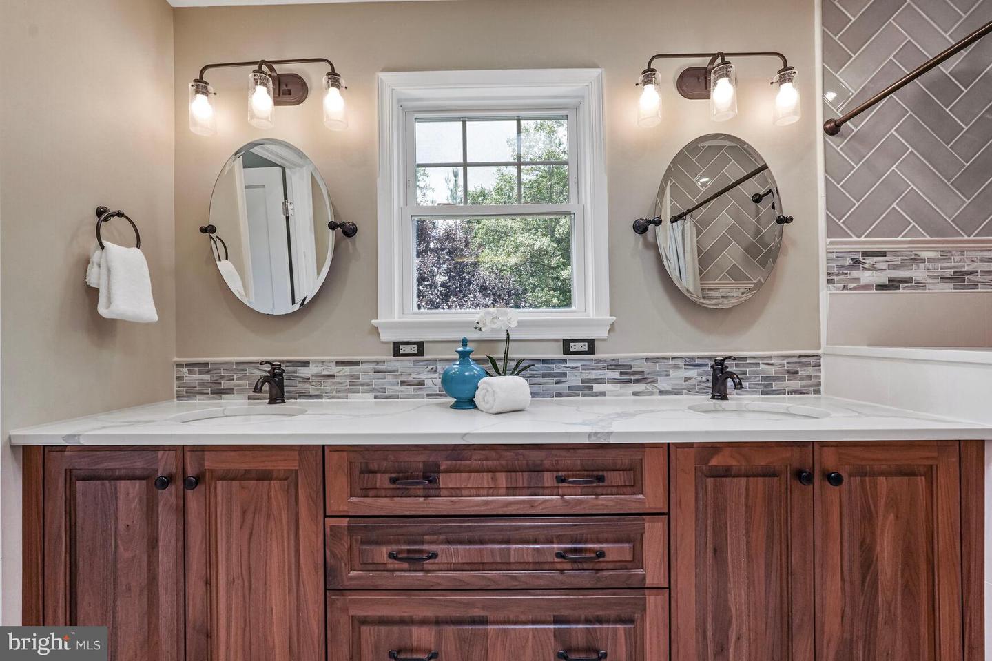 6111 WASHINGTON BLVD, ARLINGTON, Virginia 22205, 5 Bedrooms Bedrooms, ,2 BathroomsBathrooms,Residential,For sale,6111 WASHINGTON BLVD,VAAR2060062 MLS # VAAR2060062