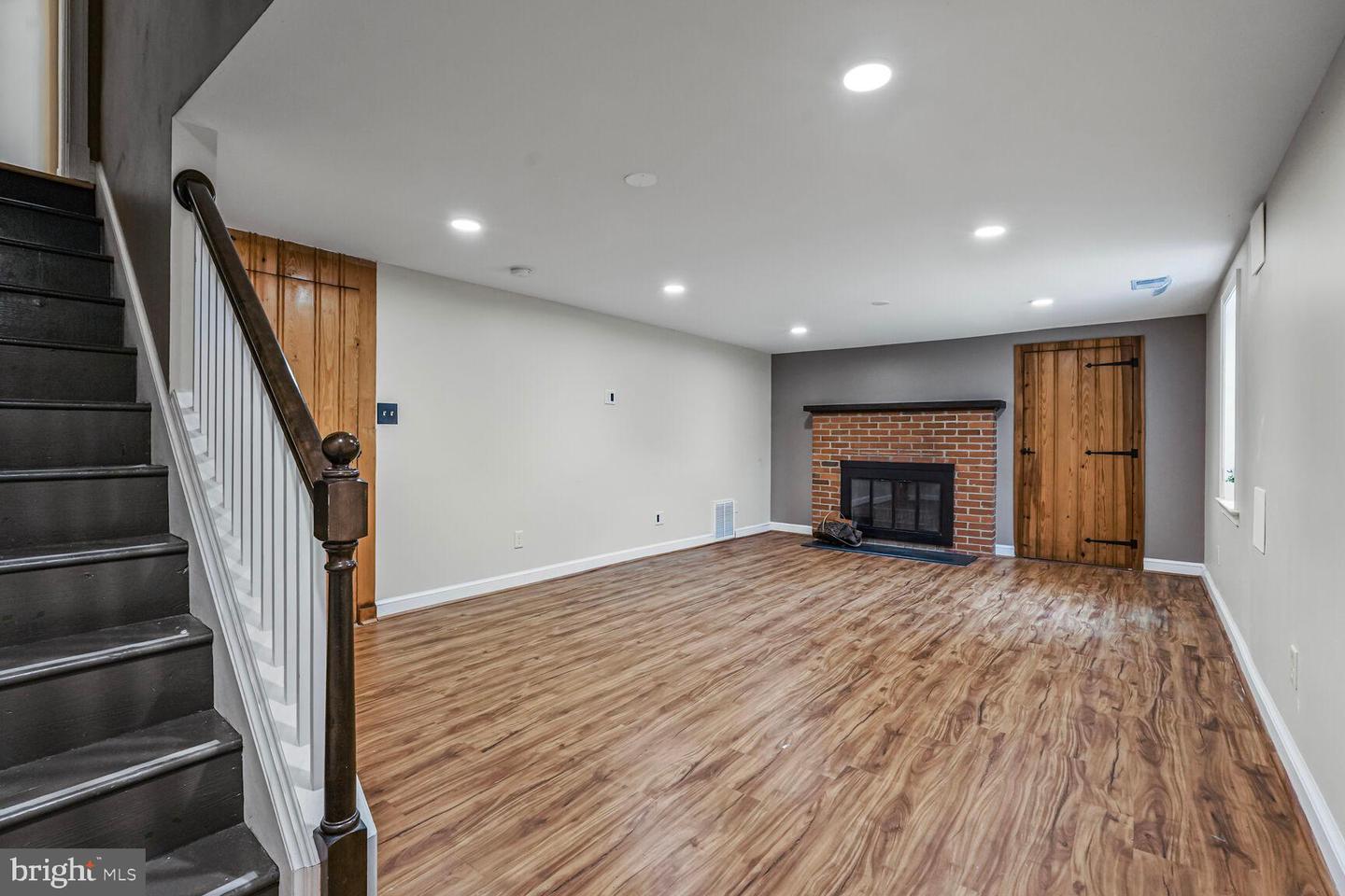 6111 WASHINGTON BLVD, ARLINGTON, Virginia 22205, 5 Bedrooms Bedrooms, ,2 BathroomsBathrooms,Residential,For sale,6111 WASHINGTON BLVD,VAAR2060062 MLS # VAAR2060062