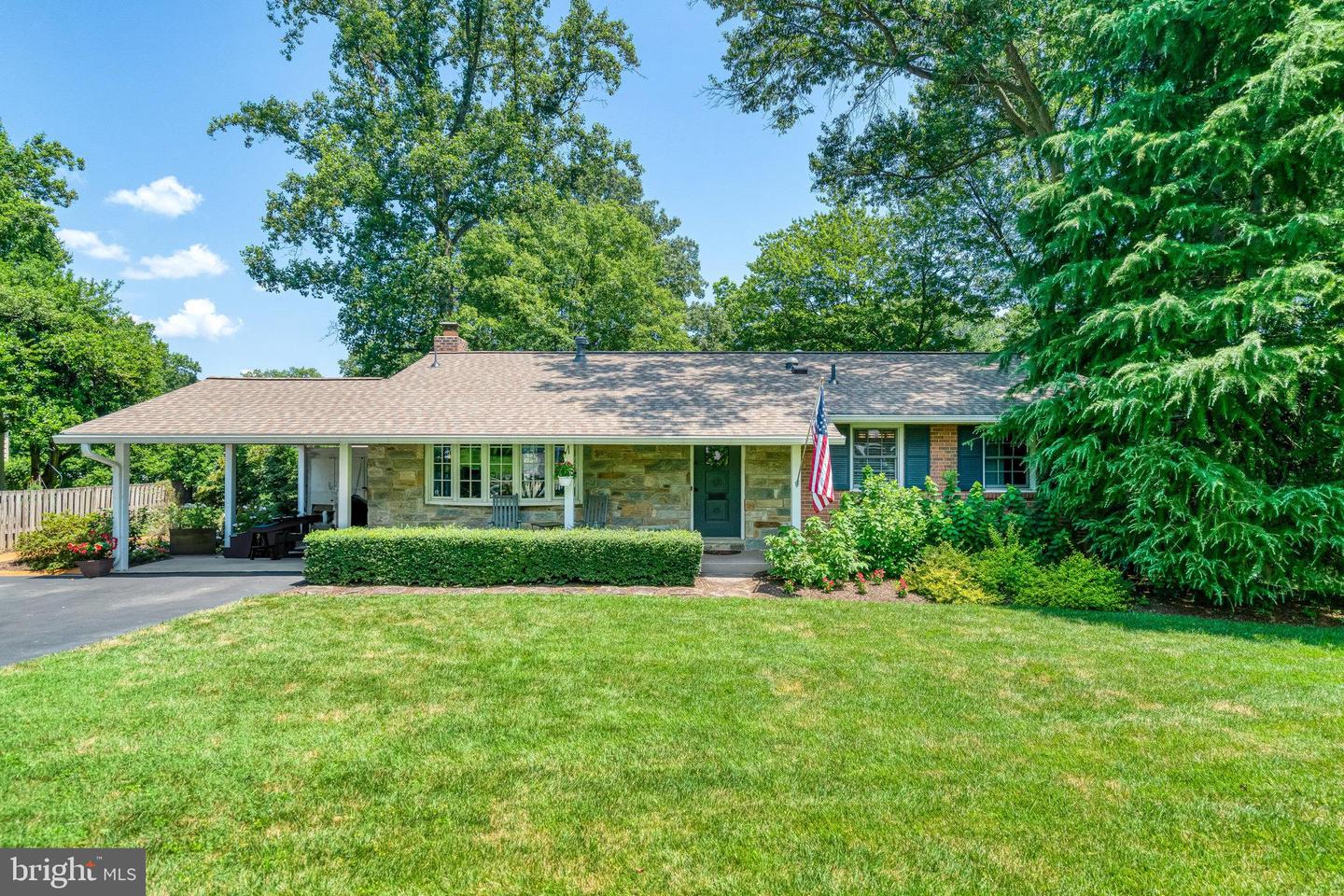 3409 SLADE RUN DR, FALLS CHURCH, Virginia 22042, 4 Bedrooms Bedrooms, ,3 BathroomsBathrooms,Residential,For sale,3409 SLADE RUN DR,VAFX2252884 MLS # VAFX2252884