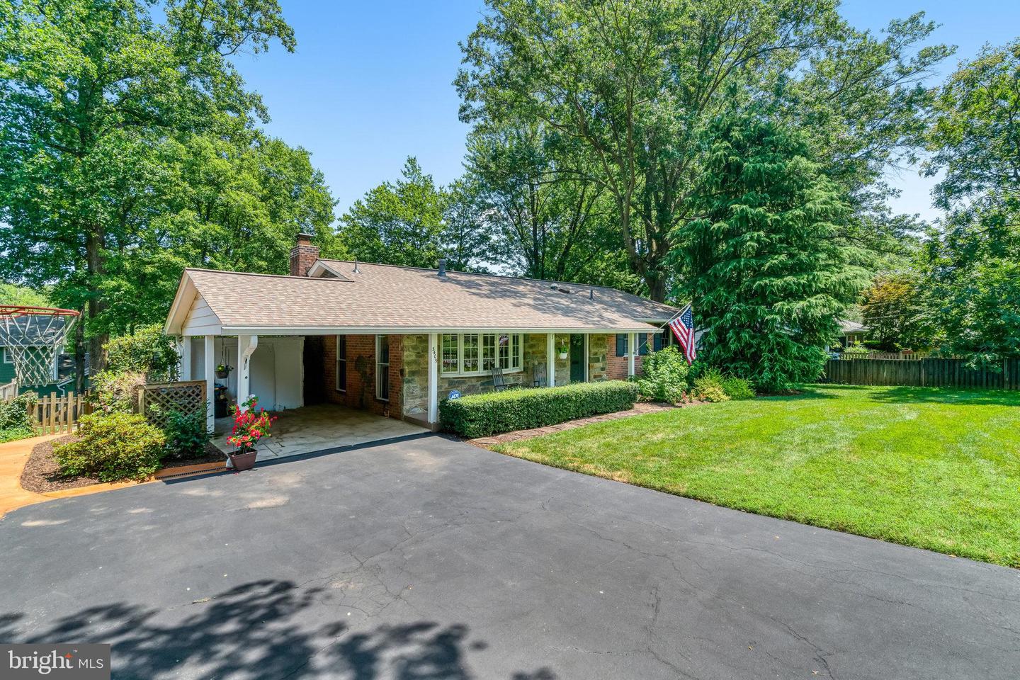 3409 SLADE RUN DR, FALLS CHURCH, Virginia 22042, 4 Bedrooms Bedrooms, ,3 BathroomsBathrooms,Residential,For sale,3409 SLADE RUN DR,VAFX2252884 MLS # VAFX2252884