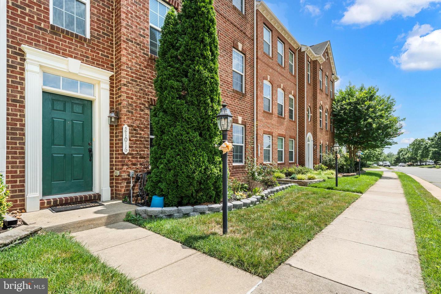 21016 COURTLAND VILLAGE DR, LEESBURG, Virginia 20175, 3 Bedrooms Bedrooms, ,2 BathroomsBathrooms,Residential,For sale,21016 COURTLAND VILLAGE DR,VALO2101112 MLS # VALO2101112