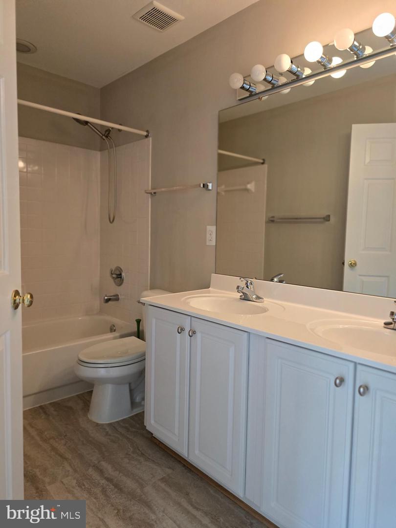 46838 GRAHAM COVE SQ, STERLING, Virginia 20165, 3 Bedrooms Bedrooms, ,2 BathroomsBathrooms,Residential,For sale,46838 GRAHAM COVE SQ,VALO2101186 MLS # VALO2101186